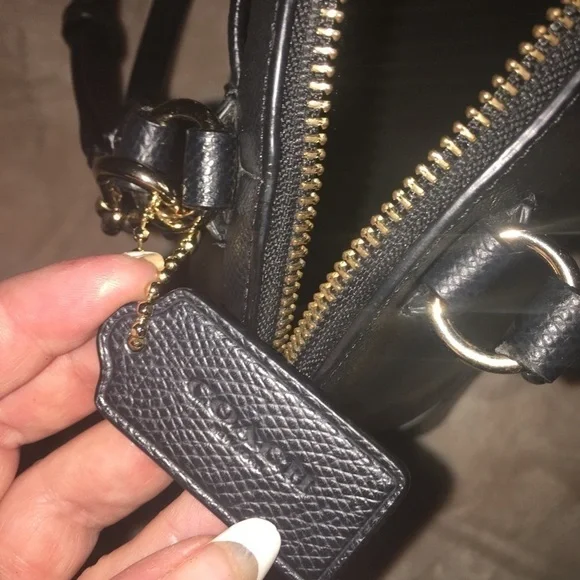 Coach Cora Dome in black pebbled leather - Picture 6 of 8